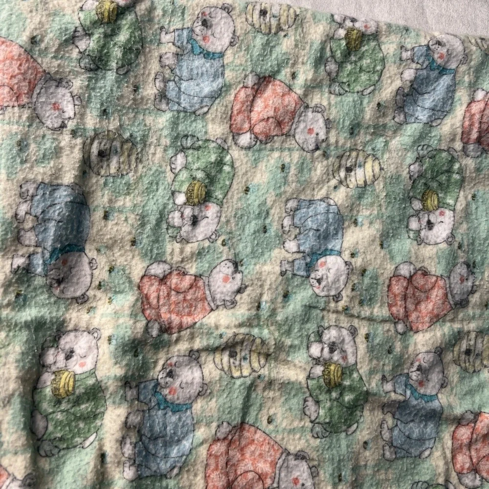 Vintage Cotton Flannel Green Satin Trim Baby Blanket Bears & Bee Hives‎ 38x34